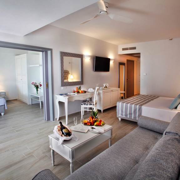 Familiensuite mit Poolblick oder Meerblick