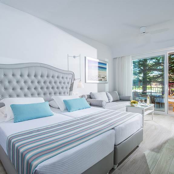 Standard Twin-Zimmer mit Blick auf den Garten