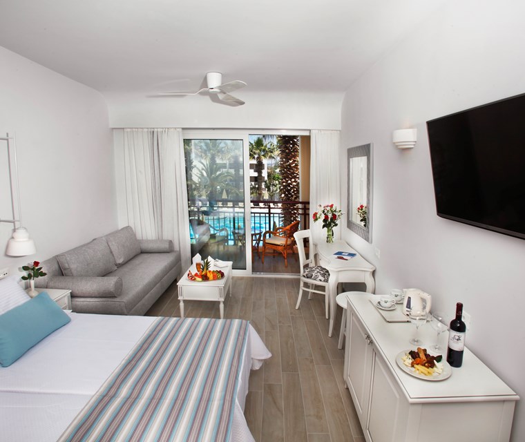 Двухместные номера с видом на бассейн